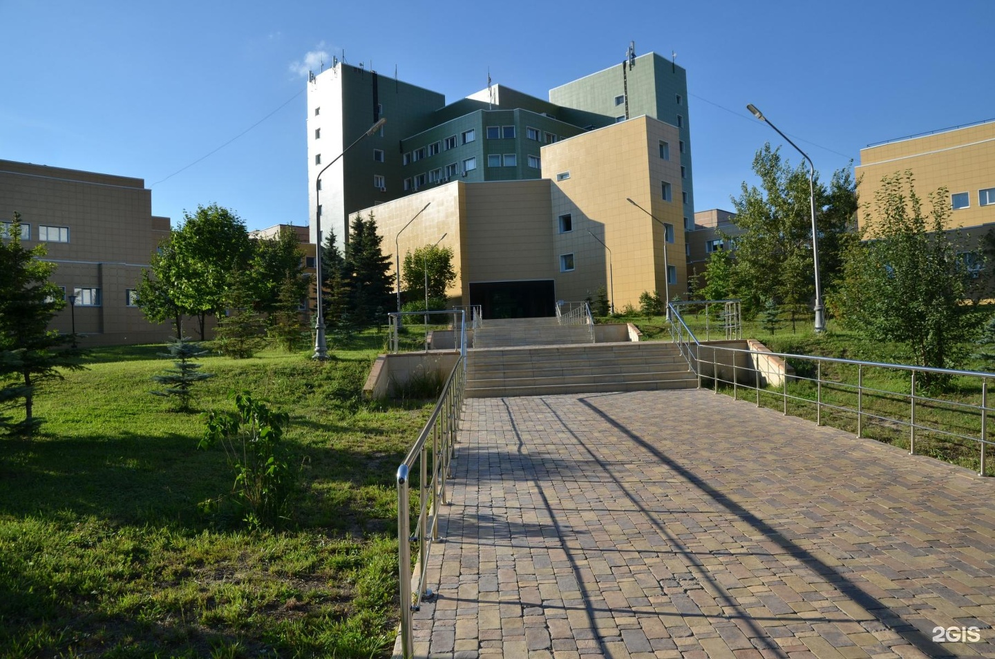 Лечебно диагностический центр москва литовский бульвар 1а. Москва Литовский бульвар 1а ЦКБ РАН. Центральная больница Ясенево. Больница РАН В Ясенево.