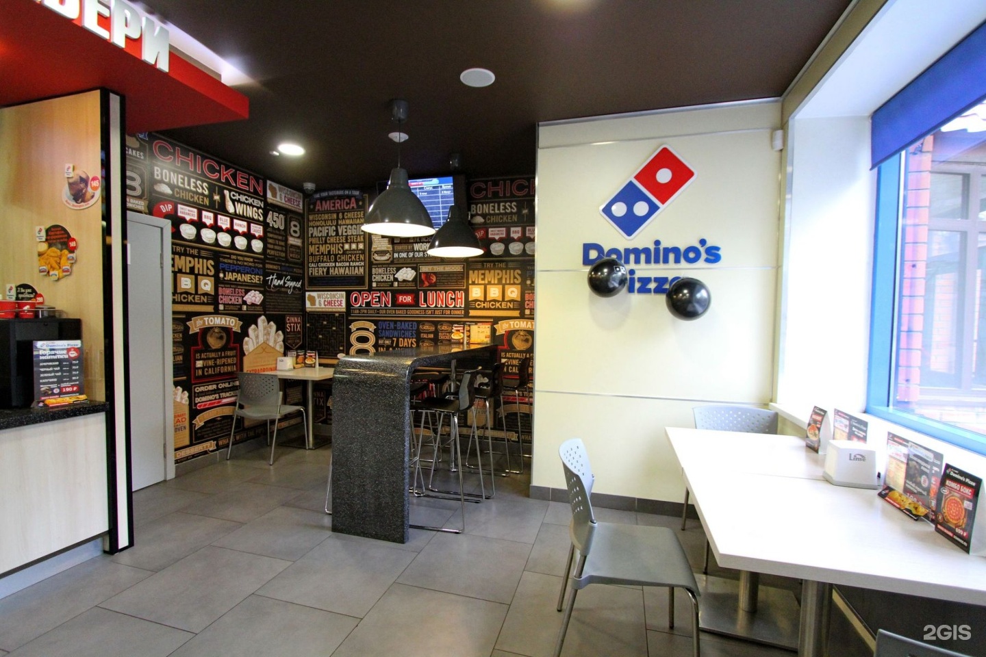 Domino s pizza. Доминос пицца пиццерия. Доминос пицца интерьер. Доминос пицца кафе. Домино пицца Москва.