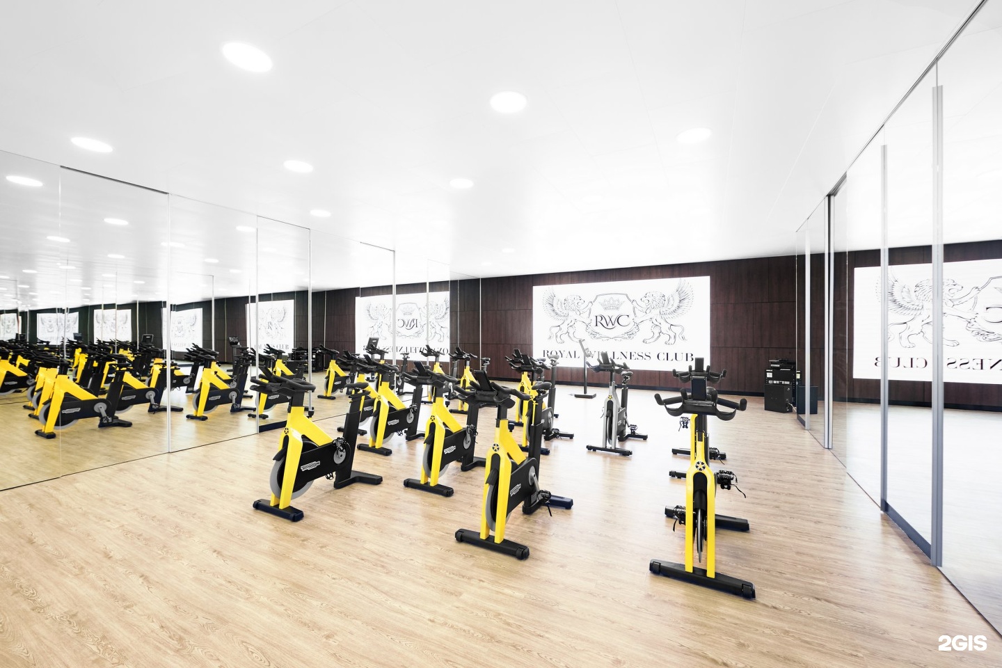 Radisson collection fitness. Рэдиссон коллекшн Москва фитнес. Роял велнес клаб. Royal Wellness Club Москва. Radisson collection Hotel Moscow. Royal Wellness Club.