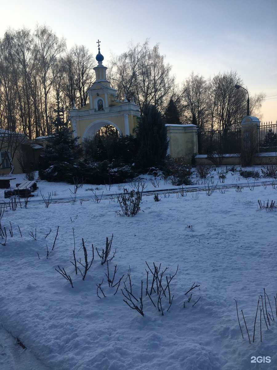 Поселок чудотворец. Зимняя Церковь Николая Чудотворца в Гребнево. Каток в Гребнево. Гребнево картинка.