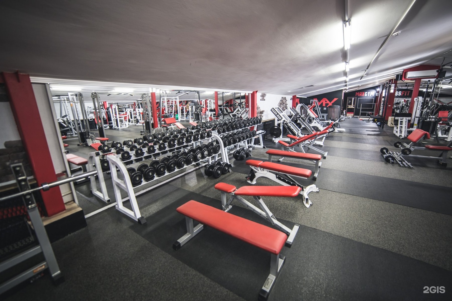Max gym. Макс Джим Каменск-Уральский. Фитнес Gym Бугры. Адалин большой камень тренажерный зал.