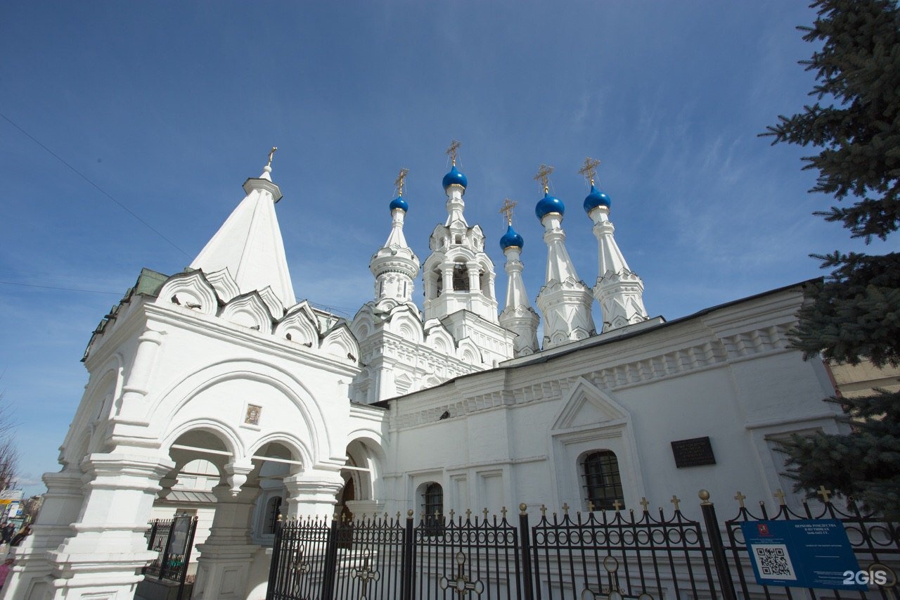 Малая дмитровка 4. Церковь Рождества Богородицы в Путинках. Церковь Рождества в Путинках в Москве. Храм Рождества Богородицы в Путинках в Москве. Храм Успения Пресвятой Богородицы в Путинках.