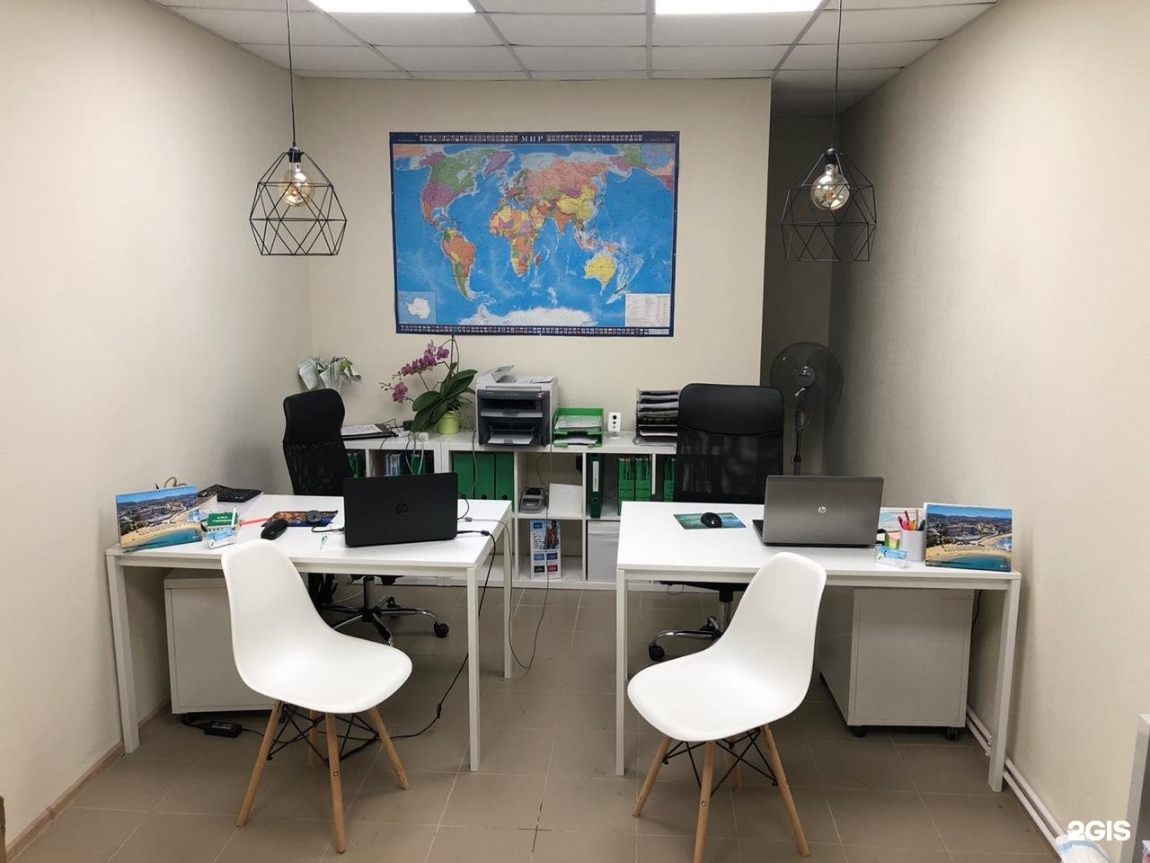 чемодан турагентство логотип. туристическая фирма. турфирма чемодан. зеленый чемодан турагентство. зеленый чемодан турагентство.