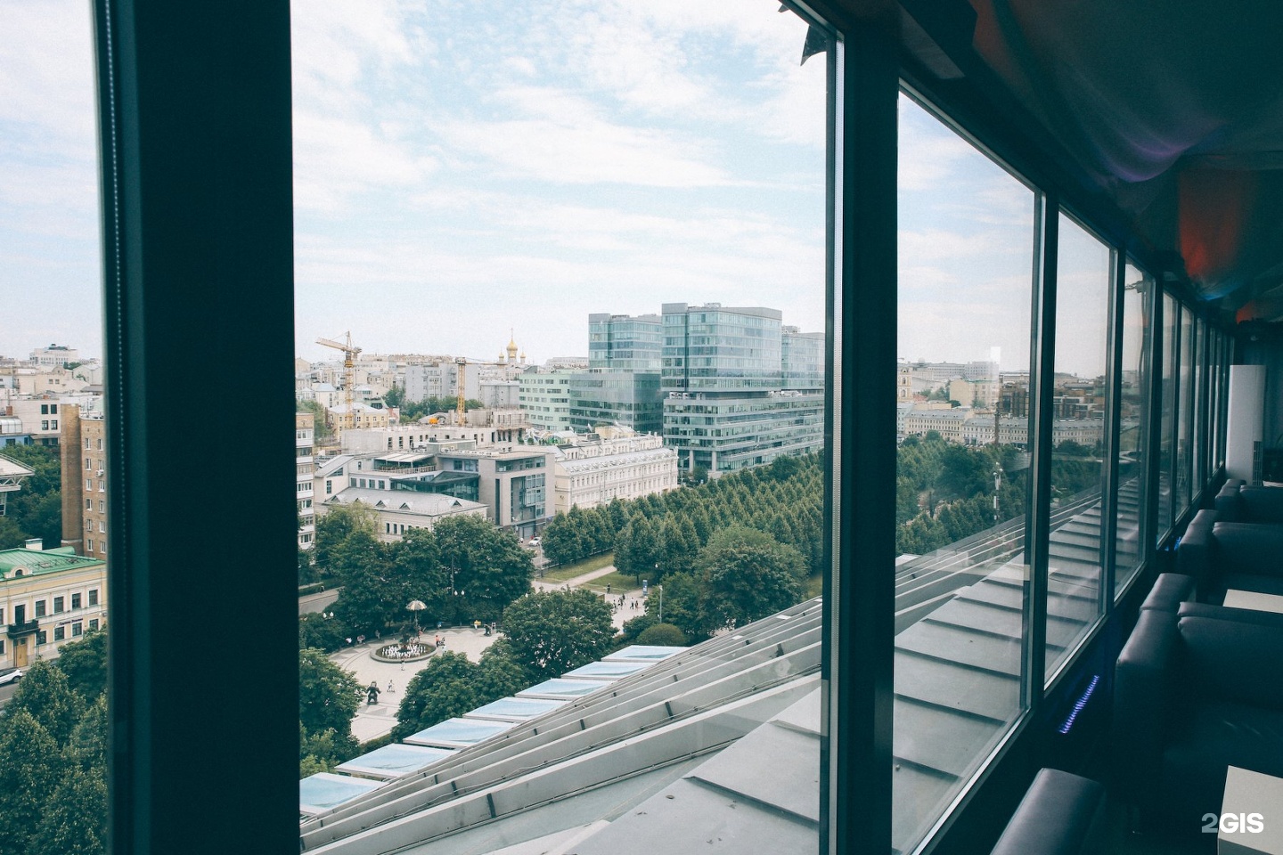 Rooftop ул докукина. Омега Руфтоп цветной бульвар. Omega Rooftop, Москва. Площадка Omega Rooftop цветной бульвар. Веранда Omega Rooftop.