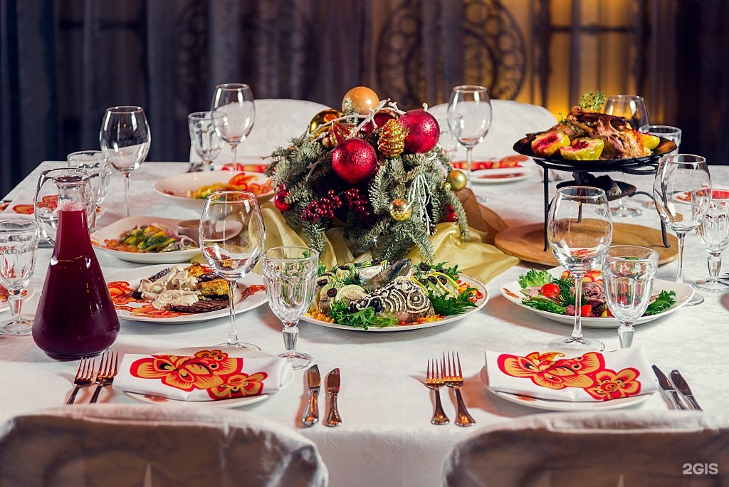 Праздничный стол 2024 года. Ресторан Садко Петербург. Накрыть праздничный стол. Красивый праздничный стол. Шикарный праздничный стол.