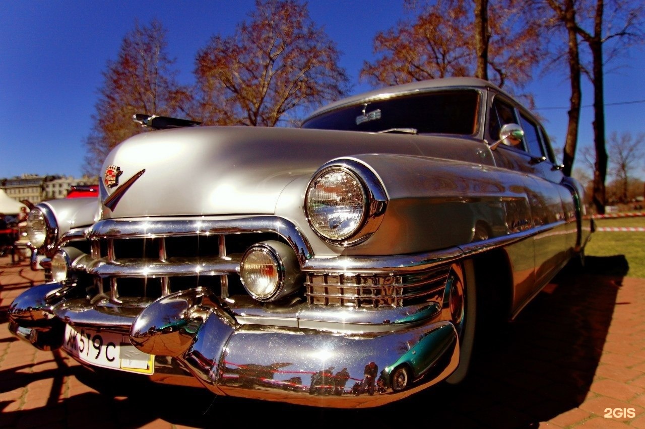 1951 россия. Cadillac Fleetwood 1951. Кадиллак Флитвуд 1951. Старинный Кадиллак года 1951. Cadillac Fleetwood 1951 Санкт Петербург.