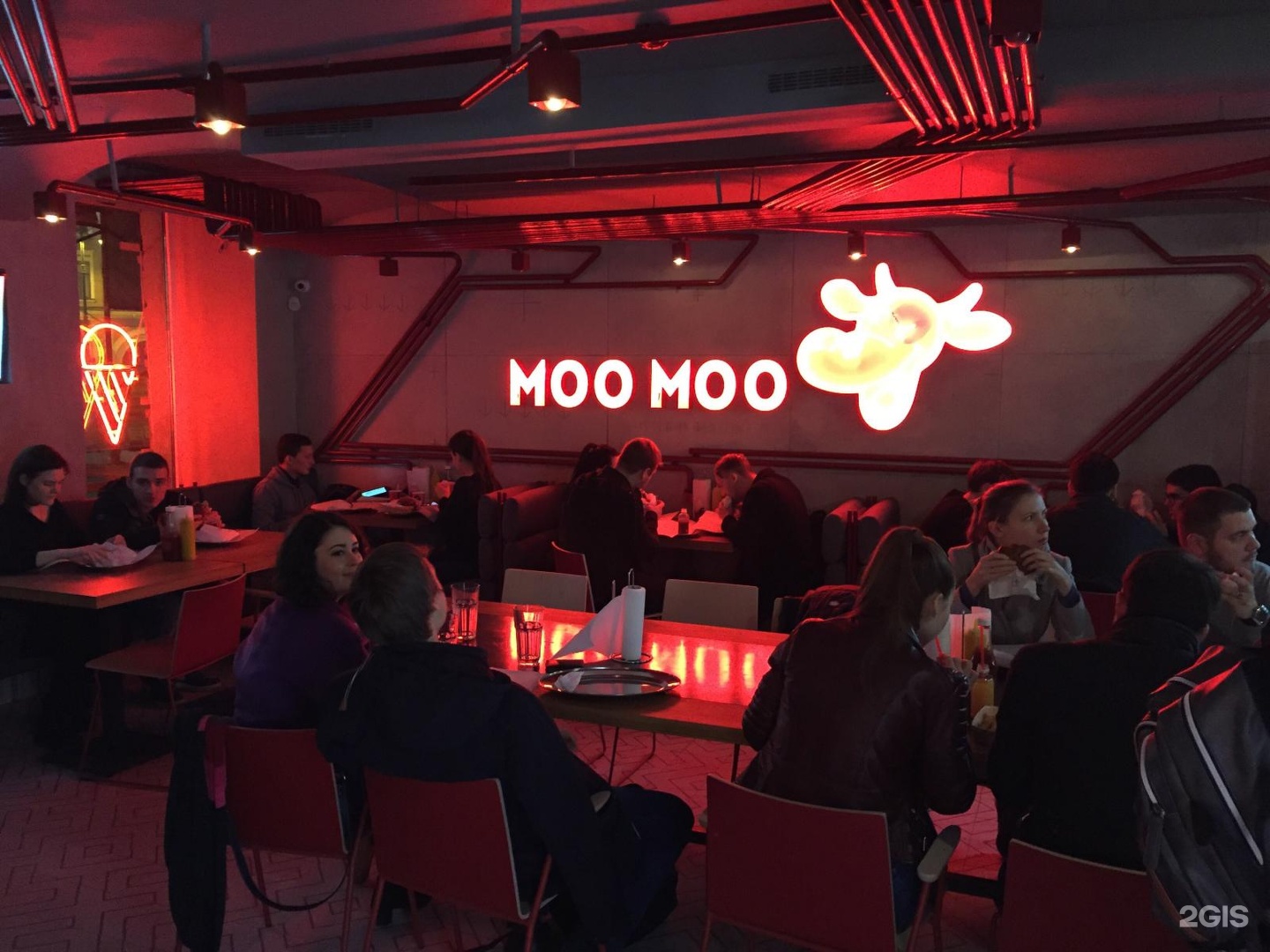 Moo moo burgers. Ресторан Moo Moo. Moo Moo бургеры. МОО МОО бургер Санкт-Петербург. МОМО бургер СПБ.