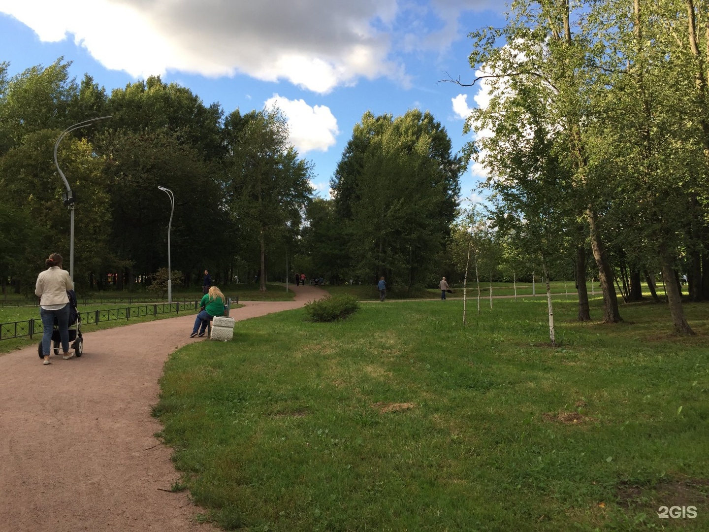 Парк есенина спб. Парк Есенина. Есенинский парк Санкт-Петербург. Парк Есенина на Дыбенко аттракционы.