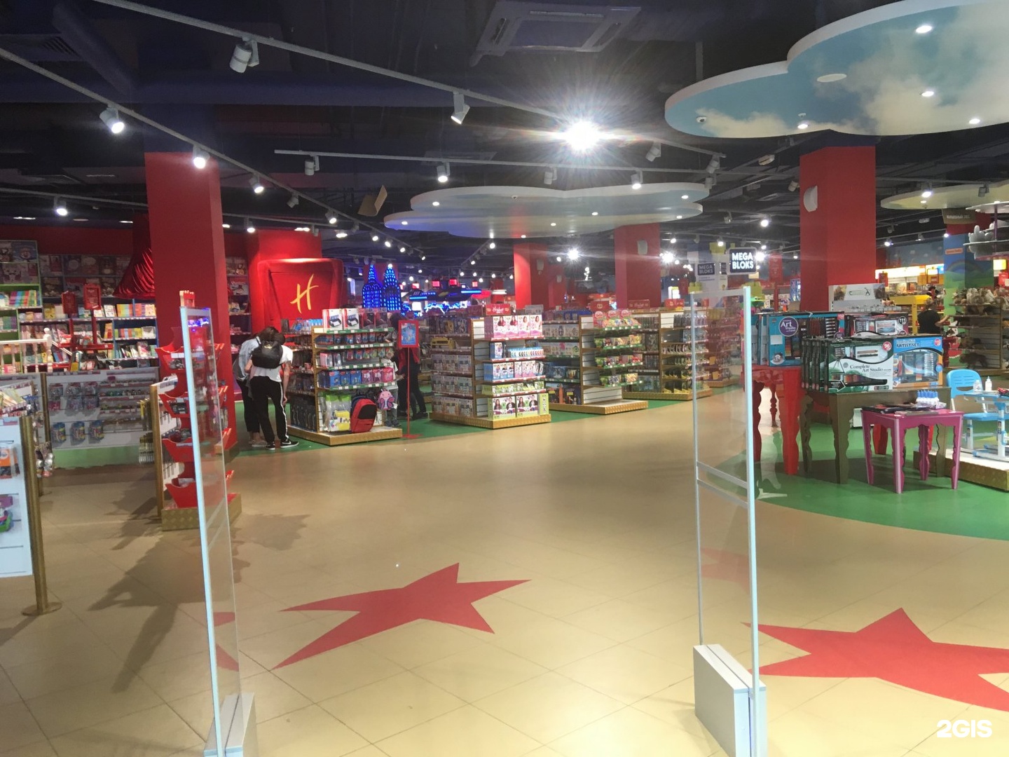 Галерея магазин игрушек Hamleys. Hamleys СПБ. Магазин Хамлейс в Санкт Петербурге. Магазин детских игрушек в ТРЦ галерея.