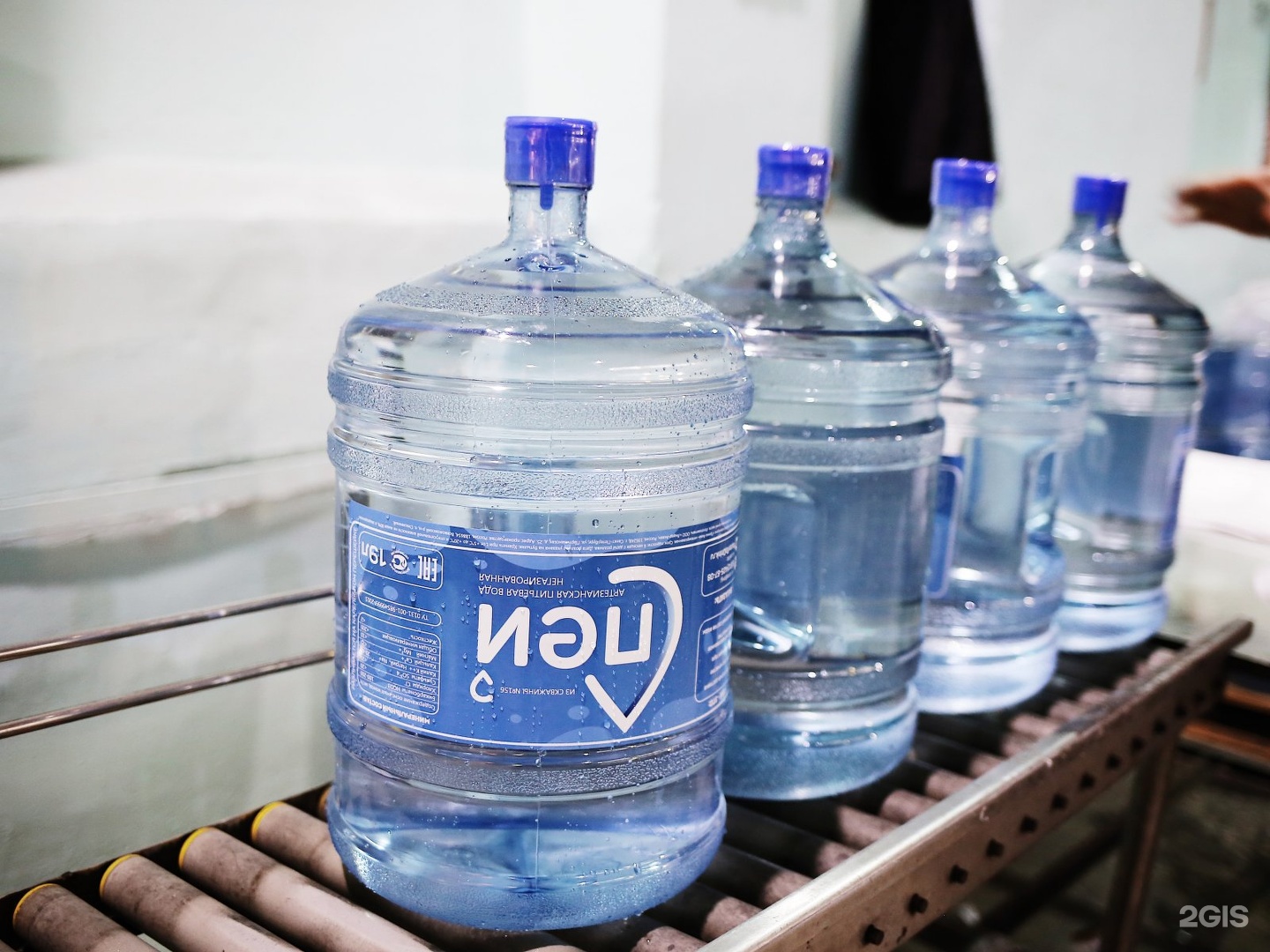 Фирмы питьевой воды. Питьевая вода фирмы. Фирмы воды популярные. Вода вода фирма. Карельская вода бутилированная.