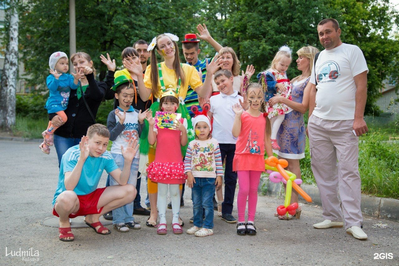 Агентства чебоксар. Праздник двора. Площадки для детского праздника. Мастер-класс для детей интересный. Дети во дворе.