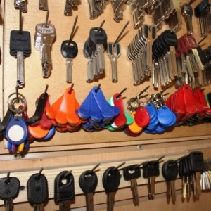 Фото от владельца Киоск по изготовлению ключей и ремонту обуви, ИП Бабаханян Э.М.