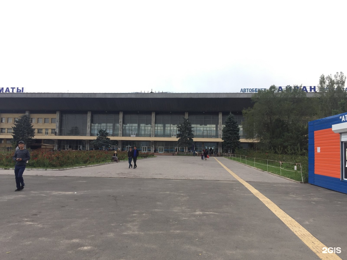 Международный автовокзал автобус. Автовокзал Сайран. Международный автовокзал Алматы. Сайран. Толе би Сайран.