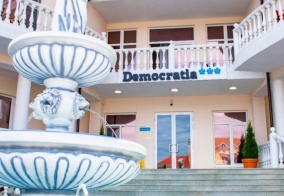 Отель Democratia в Сукко