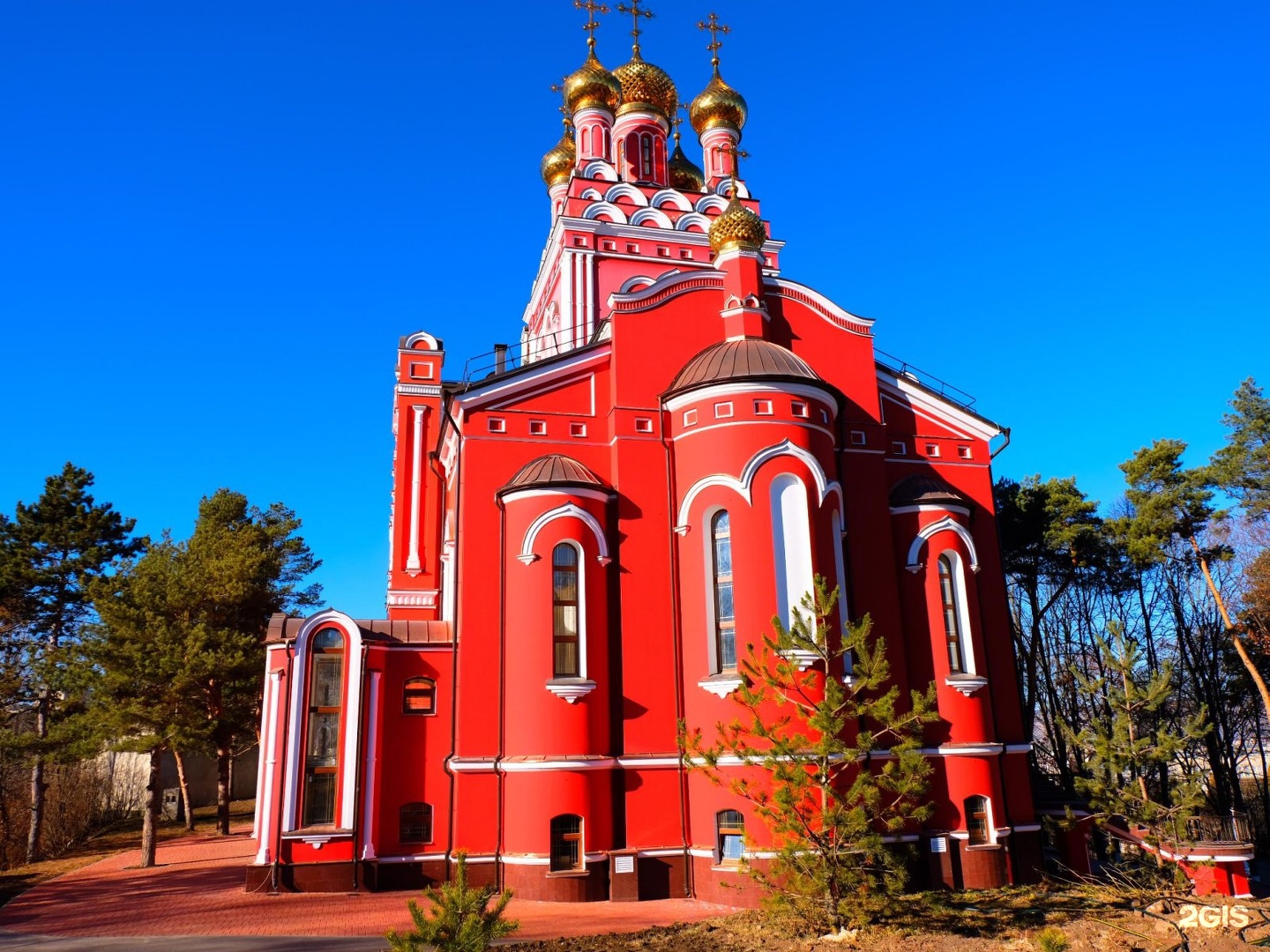 Храм пантелеймона. Храм целителя Пантелеймона в Екатеринбурге. Церковь Пантелеймона Кисловодск. Храм Святого великомученика и целителя Пантелеимона, Кисловодск. Храм в Кисловодске великомученика Пантелеймона.