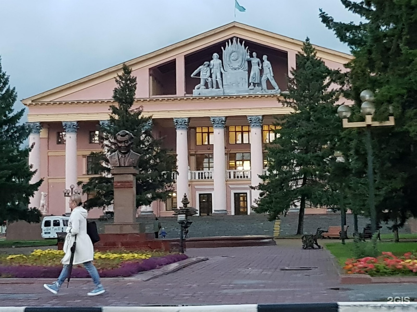Усть-Каменогорск дворец Металлургов