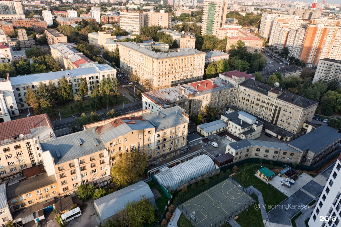 Красноказарменная улица в москве