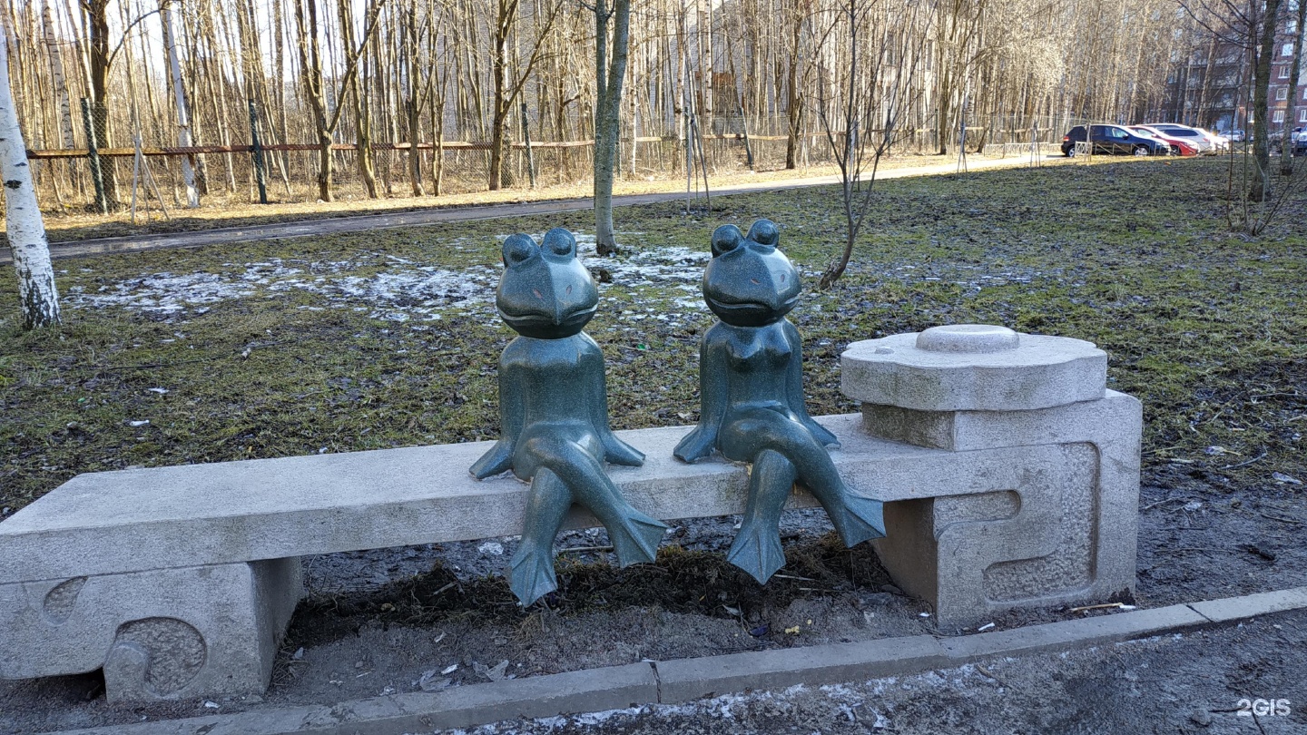 памятник лягушке в санкт-петербурге чесменский дворец. жаба спб. жаба спб. петергоф,"плюющаяся лягушка". памятник лягушке в санкт-петербурге.