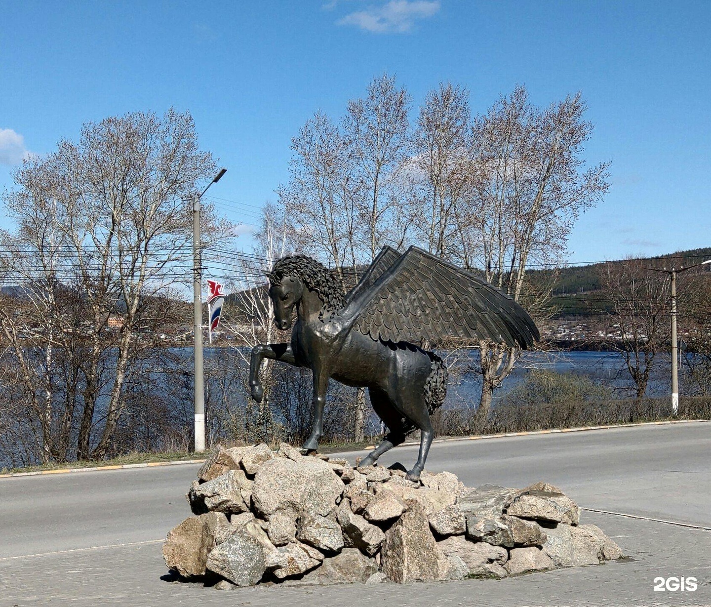 Город крылатого коня киноуроки. Город крылатого коня киноуроки. Златоуст город крылатого коня. Город крылатого коня киноуроки. Пегас златоуст памятник.