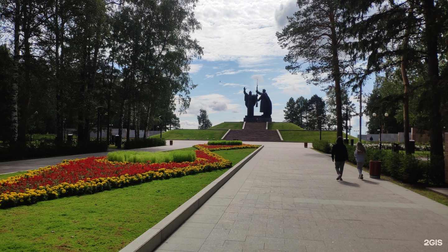 Веб камера лагерный сад томск. Лагерный сад Томск. Томск лагерный сад монумент. Памятник в Лагерном саду Томск. Лагерный сад Томск набережная.