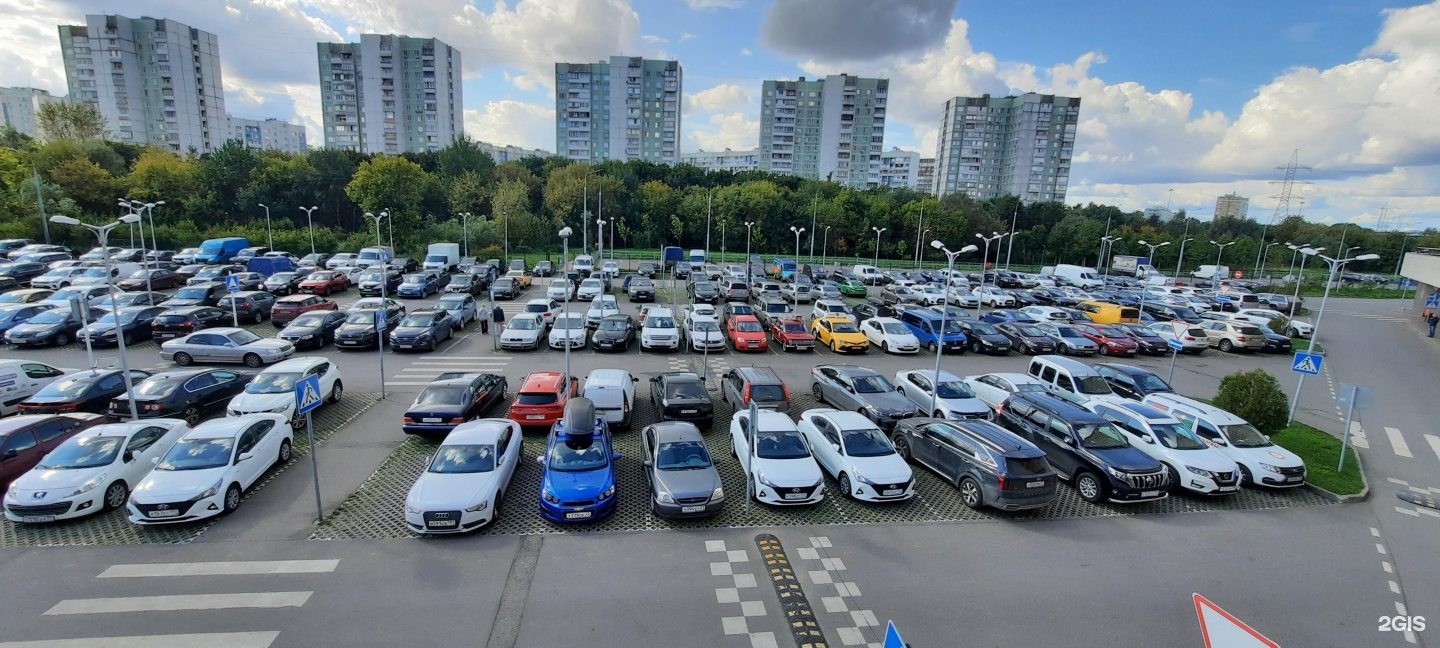 Вакансии автостоянка москва. Автостоянка. Автостоянка Москва. Красивые парковки в Москве. Парковка в Москве в 2000.