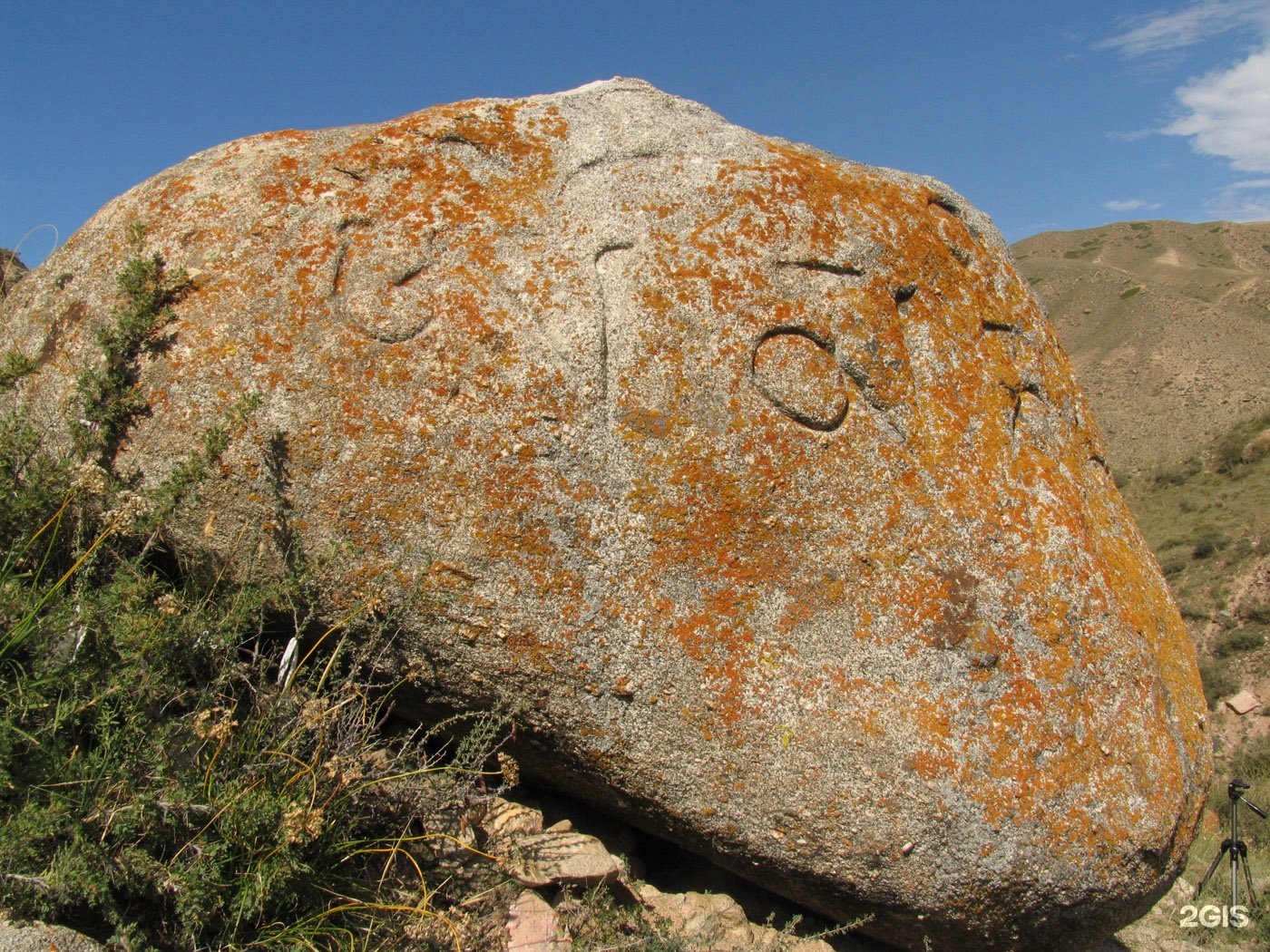 ущелье тамга таш. камни тамга таш. камни тамга таш. камни тамга таш. куль тамга.