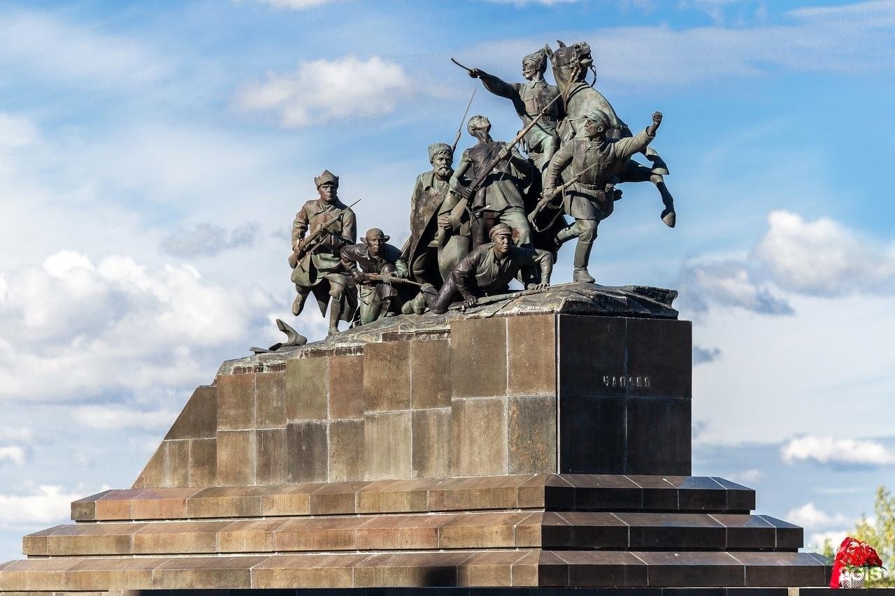 памятник чапаеву в санкт петербурге