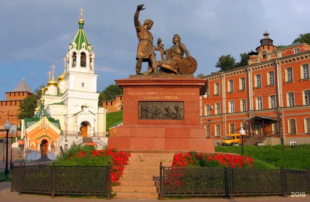 Герои нижнего новгорода. Памятник Минину и Пожарскому Нижний Новгород. Нижний Новгород достопримечательности Минину и Пожарскому. Фото памятника Минина и Пожарского в Нижнем Новгороде. Нижний Новгород достопримечательности памятник Минину и Пожарскому.