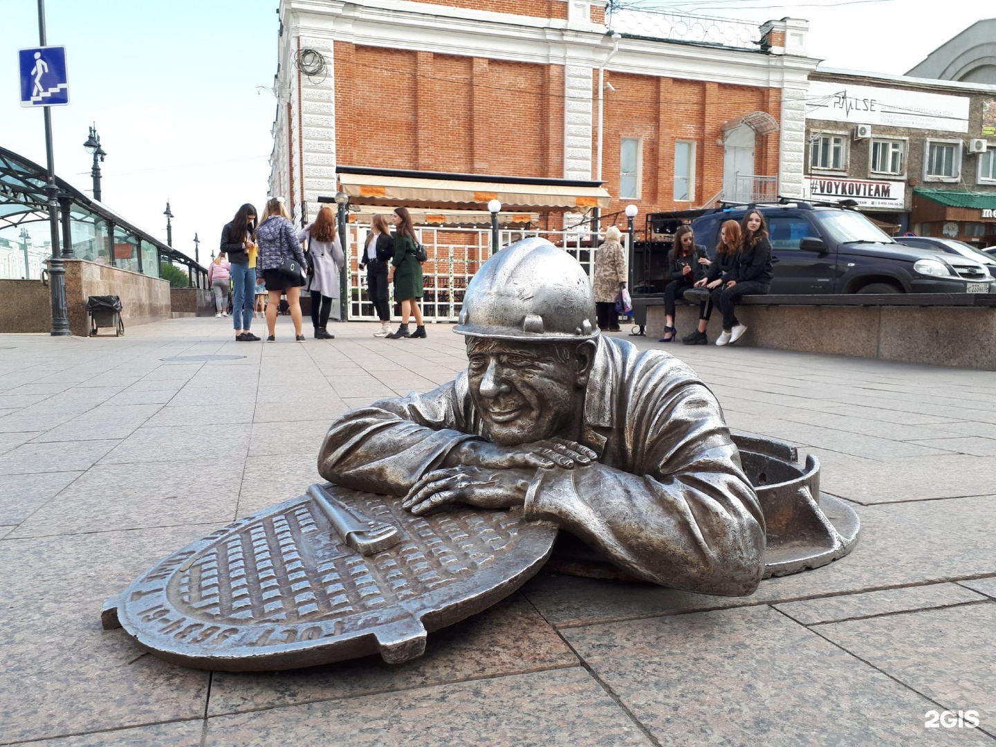 Памятник сантехнику в омске фото Скульптура "Слесарь Степаныч", Омск - 2ГИС