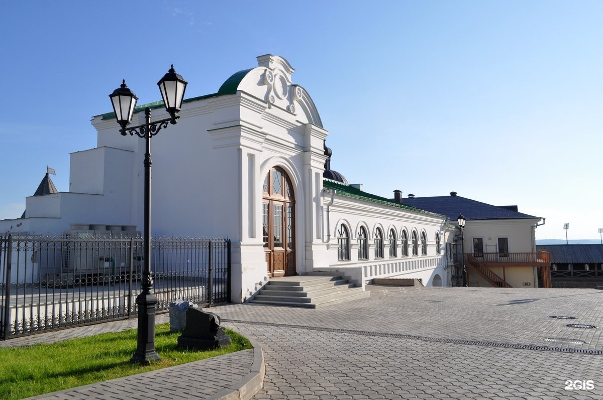 Кремлевская 18 казань. Спасо-Преображенский монастырь Казань. Казань Спасо Преображенский храм. Казанский Кремль Спасо-Преображенский монастырь.