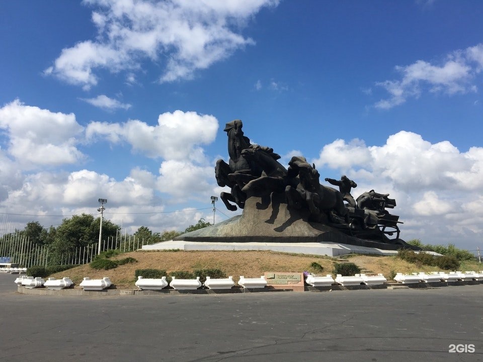 Ростов на дону тачанка памятник фото