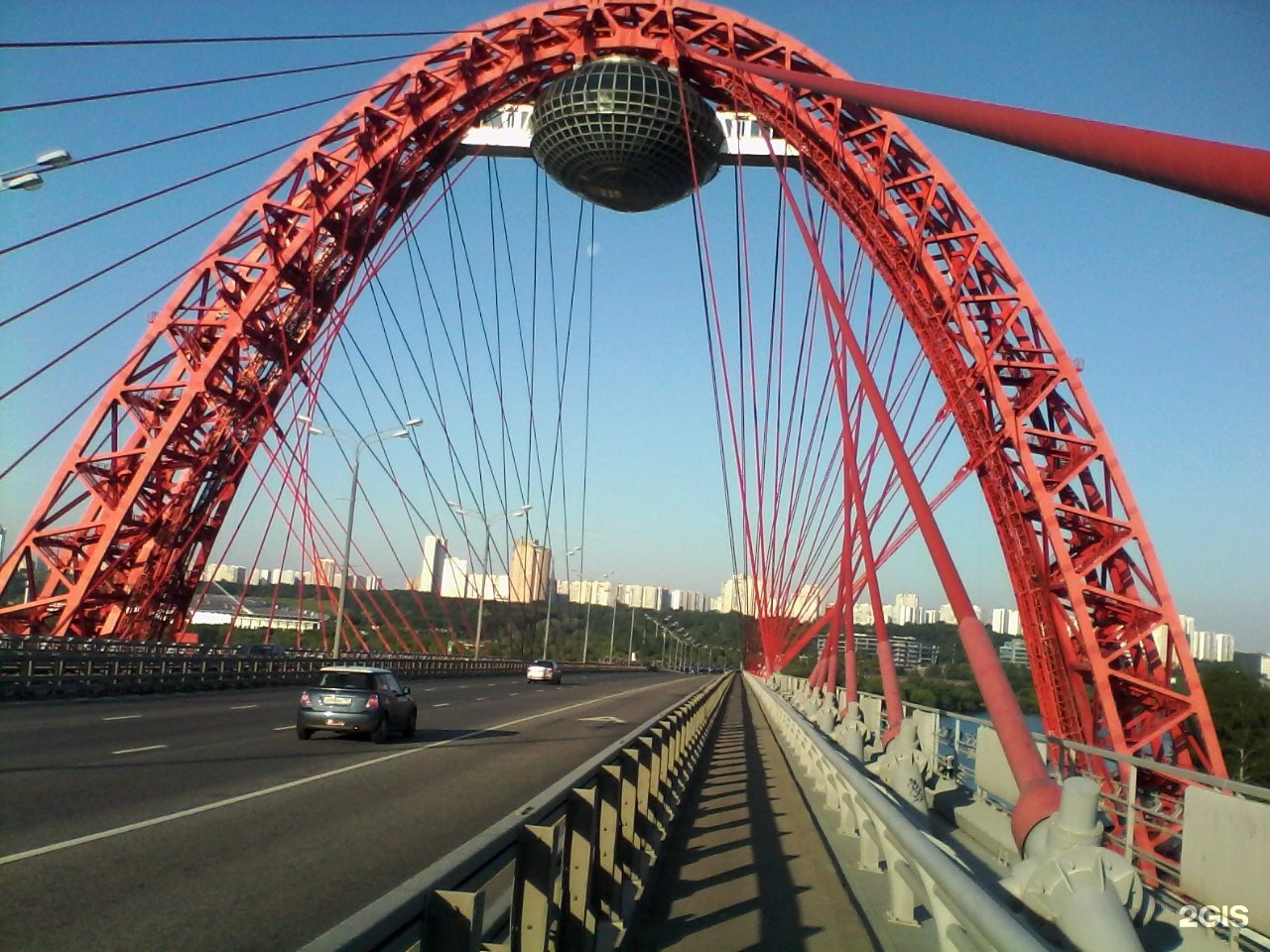 Вантовый мост в Москве живописный