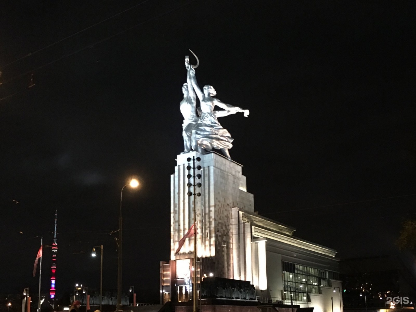 Рабочий и колхозница памятник. Монумент рабочий и колхозница на ВДНХ. Монумент рабочий и колхозница в Париже. 2. Памятник «рабочий и колхозница» — Москва. Памятник серп и молот на ВДНХ.