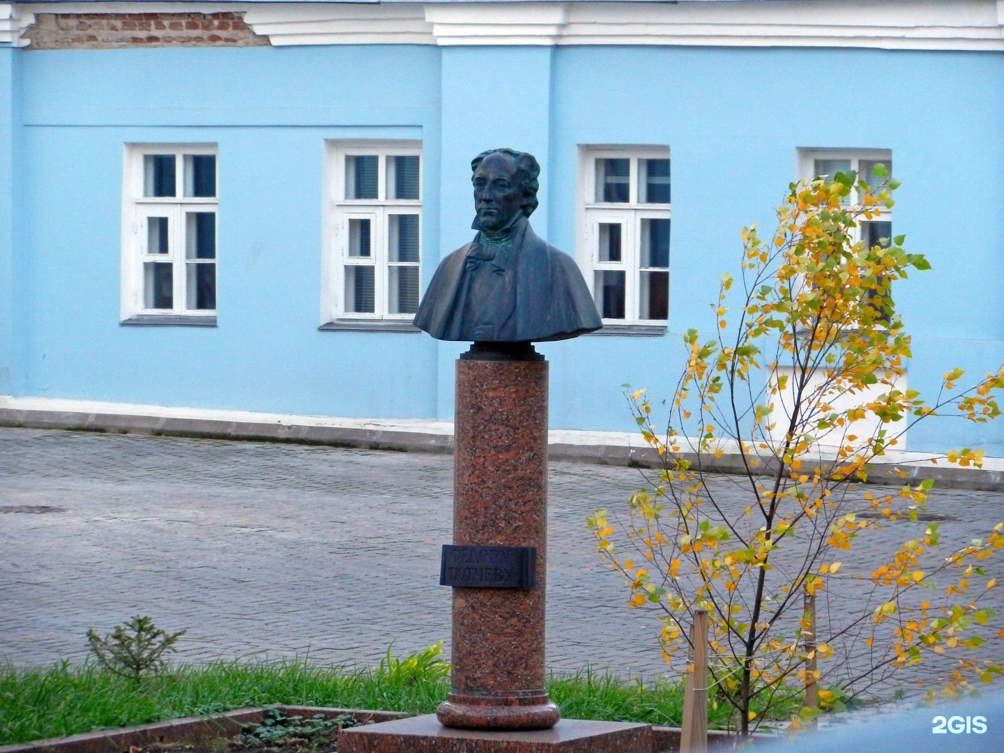 памятник тютчеву в москве