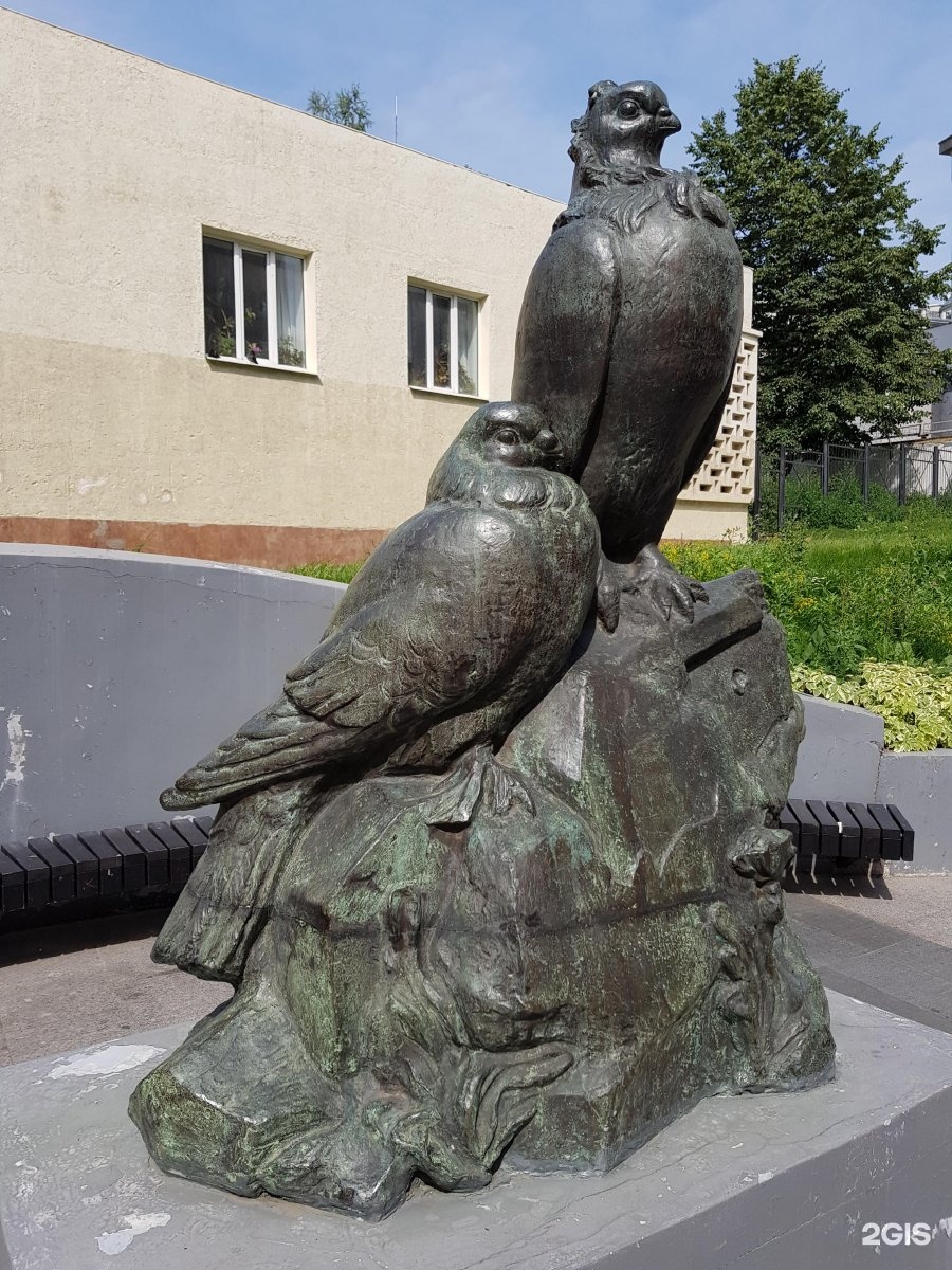 Памятник голубю в Париже