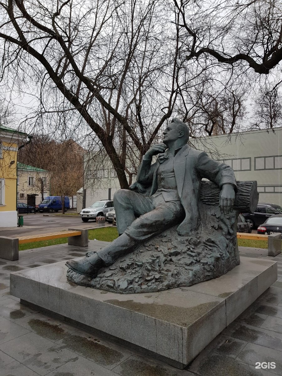 Памятник шаляпину. Шаляпин памятник в Москве. Скульптура Шаляпина в Москве. Памятник Федору Шаляпину в Москве. Памятник Шаляпину в Москве фото.