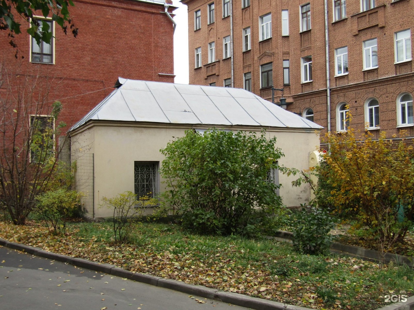 Дворницкая в Санкт-Петербурге. Старосадский переулок 10. Комплекс лютеранской кирхи, 1905 г., арх. Коссов в.. Дворницкая внутри.