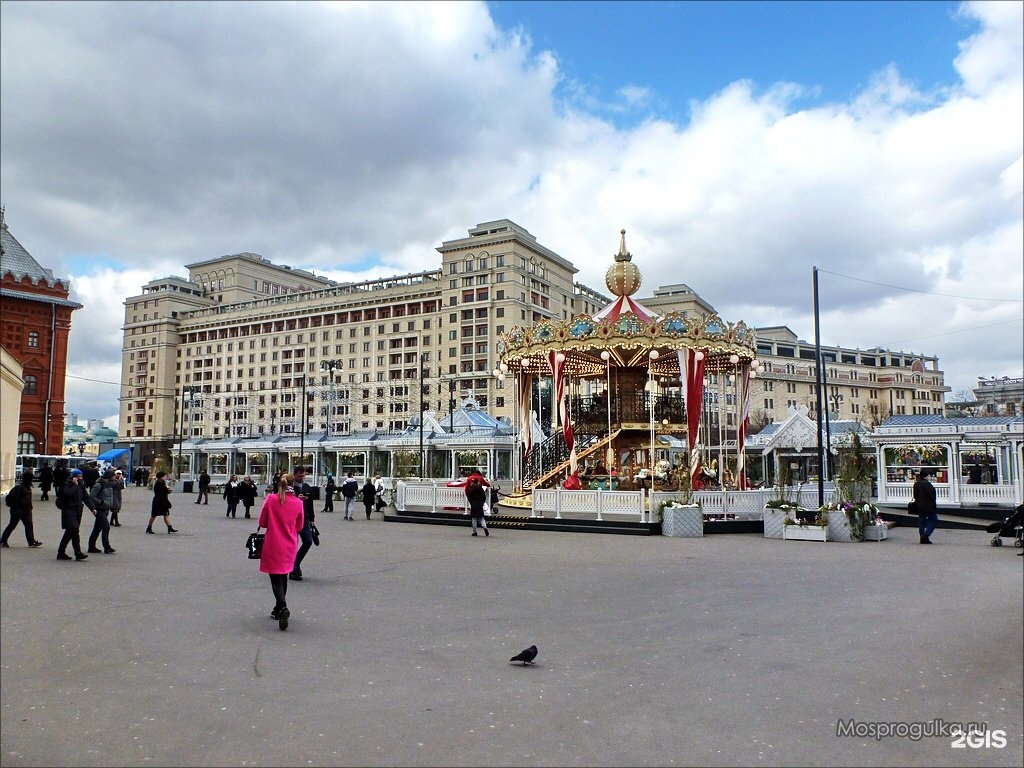 Площадь революции москва. Пл революции Москва. Маскваплошадьреволюцы. Площадь революции Москва сейчас.