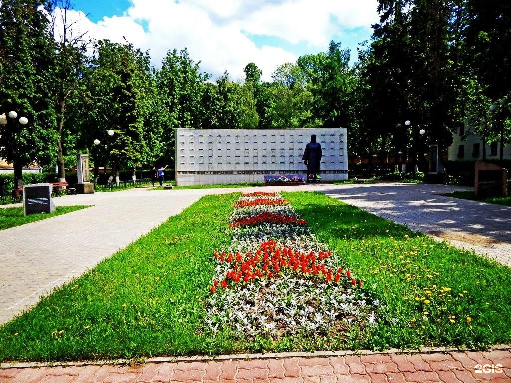 Тула сквер. Тула. Сквер героям советского Союза. Сквер тулякам героям. Парк Победы Тула. Сквер городов героев Кузьминки.