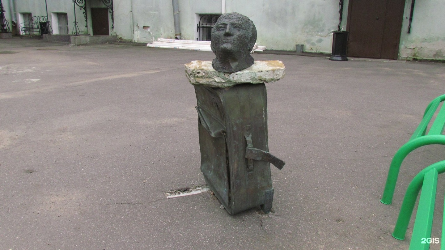 памятник бродскому в москве на новинском бульваре
