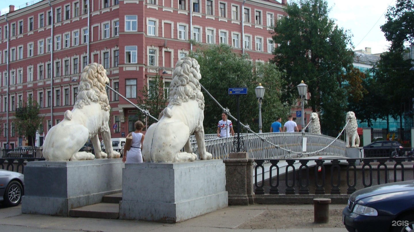 Мостик со львами в Санкт-Петербурге канал Грибоедова