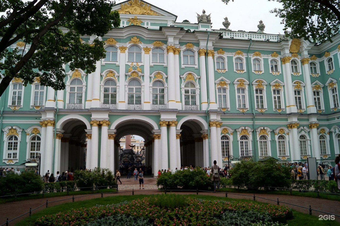 Сад зимнего дворца в Санкт-Петербурге