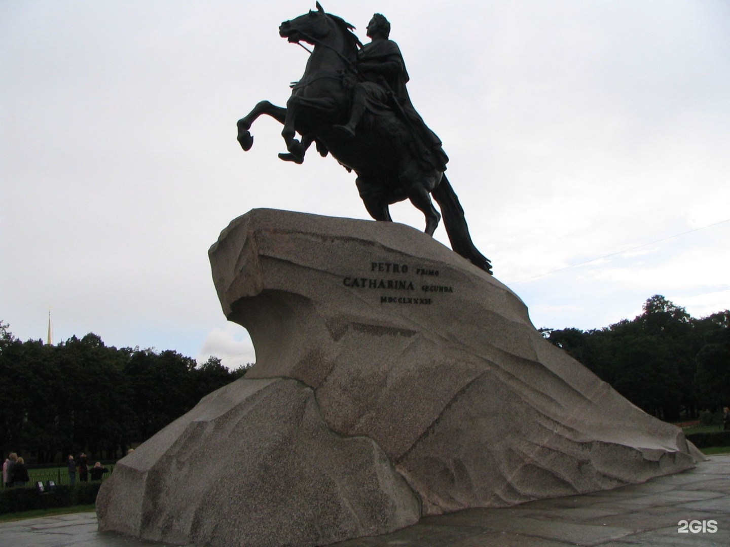 Из какого камня вытесан памятник петру первому. Медный всадник памятник Петру 1. Памятник Петру 1 в Петербурге. Скульптура Петра 1 в Санкт-Петербурге.