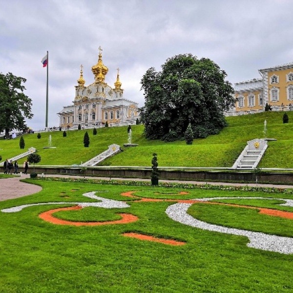 Green park санкт петербург. Нижний парк Санкт-Петербург. Сергиево парк Петергоф. Лабиринт Петергоф Нижний парк. Нижний парк + Государевы потехи.