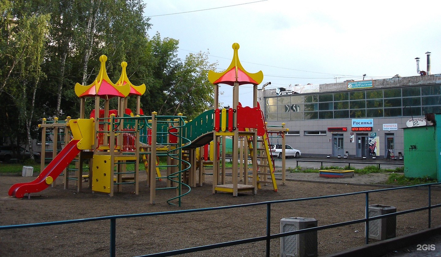 Барнаул детский. Детская площадка Барнаул. Площадки в Барнауле. Лапландия Барнаул площадка. Хорошие детские площадки в Барнауле.