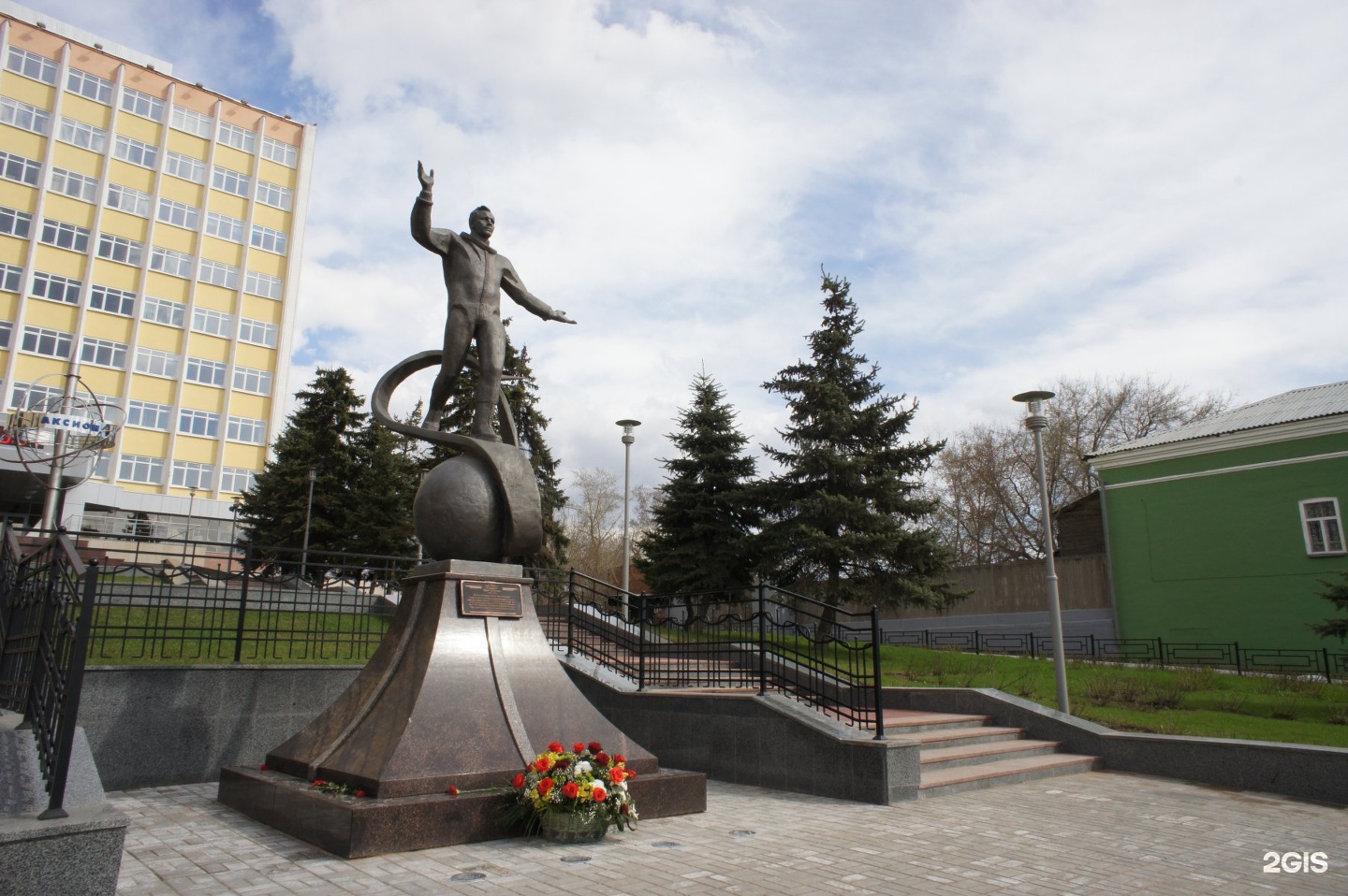 Памятник Гагарину в Ижевске