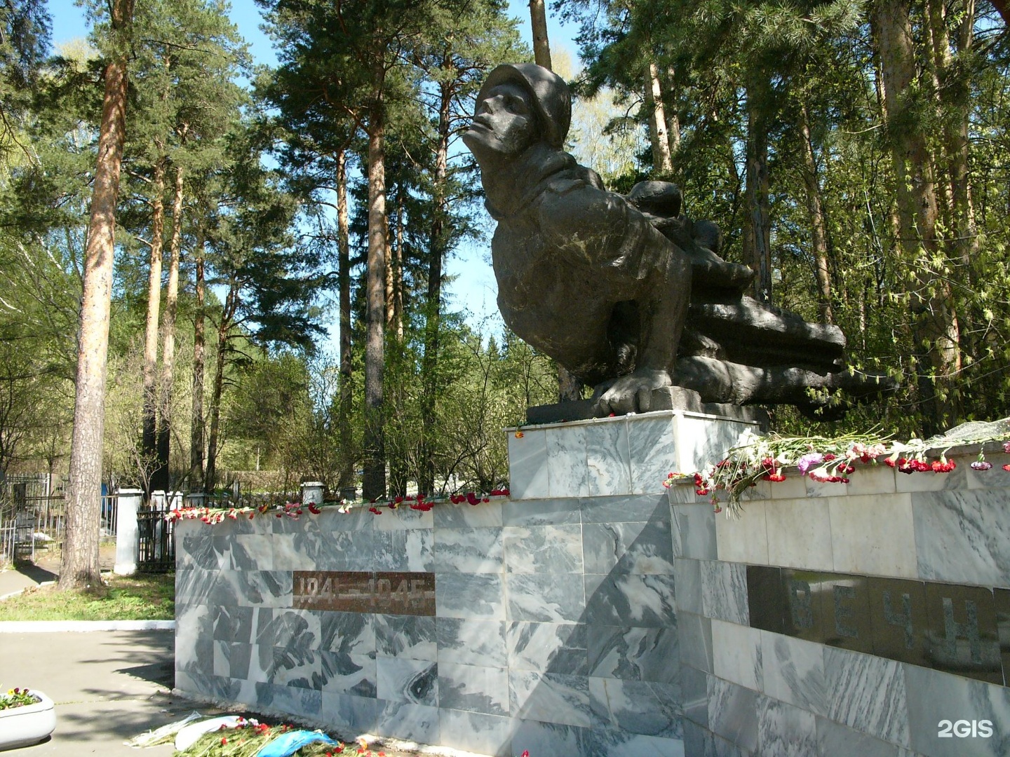 Нагорный удмуртская республика. Памятник на Нагорном кладбище Ижевск. Воинский мемориал Ижевск. Памятник неизвестному солдату в Ижевске. Мемориал на Северном кладбище Ижевск.