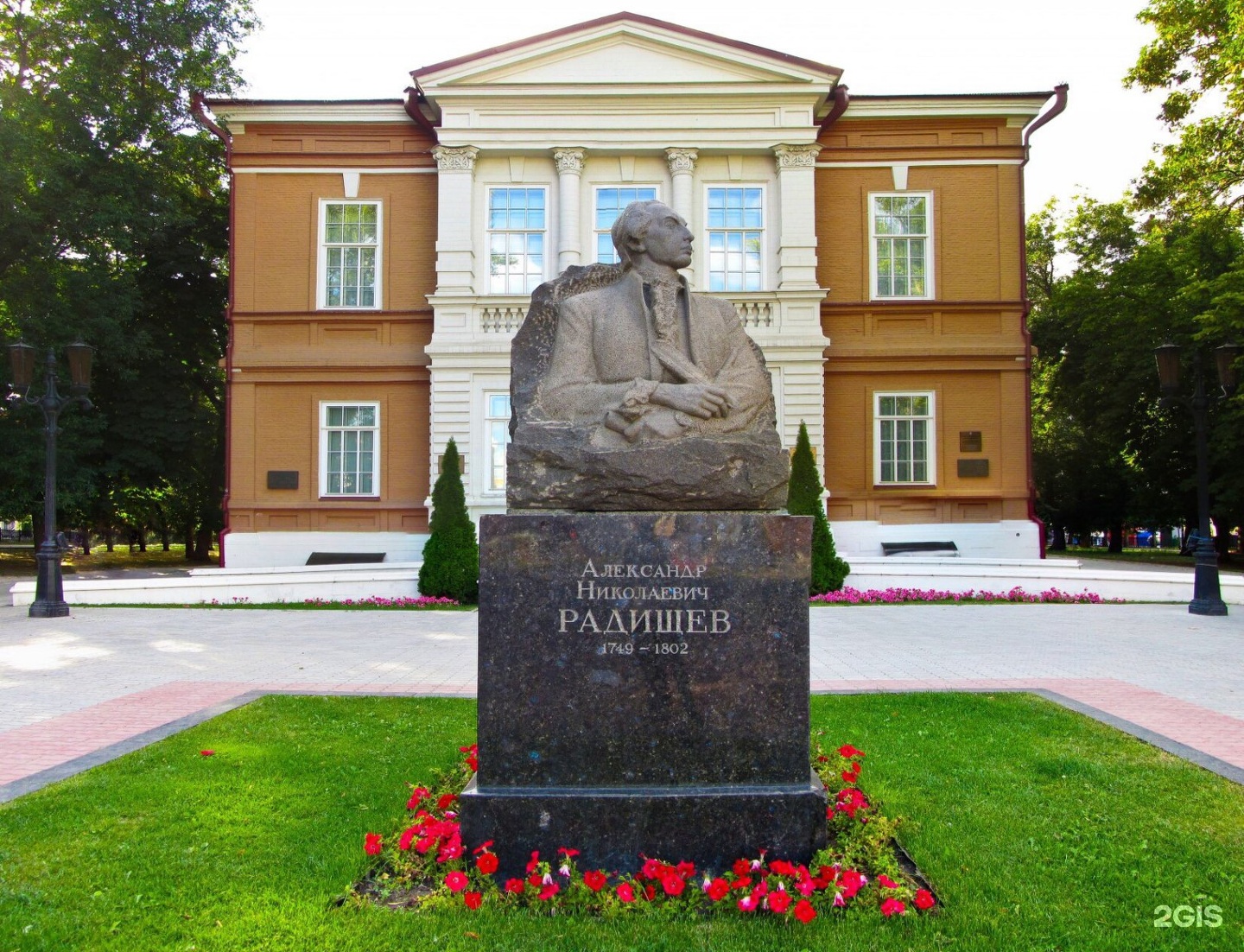 Памятник а. н. Радищеву Саратов