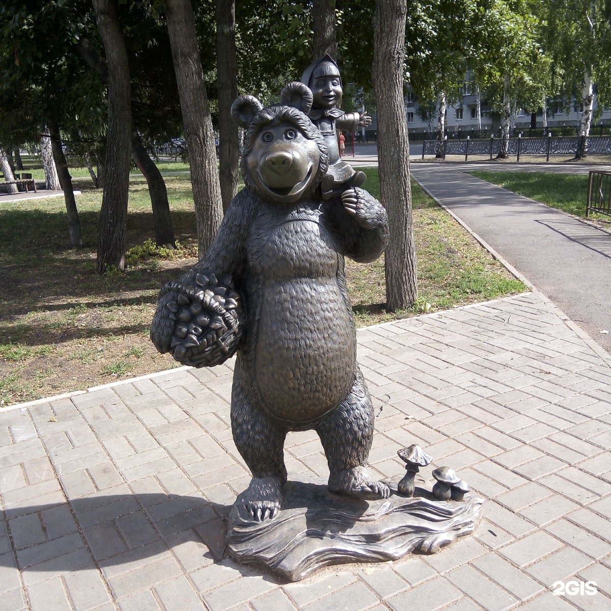 Стерлитамак скульптурная композиция Маша и медведь