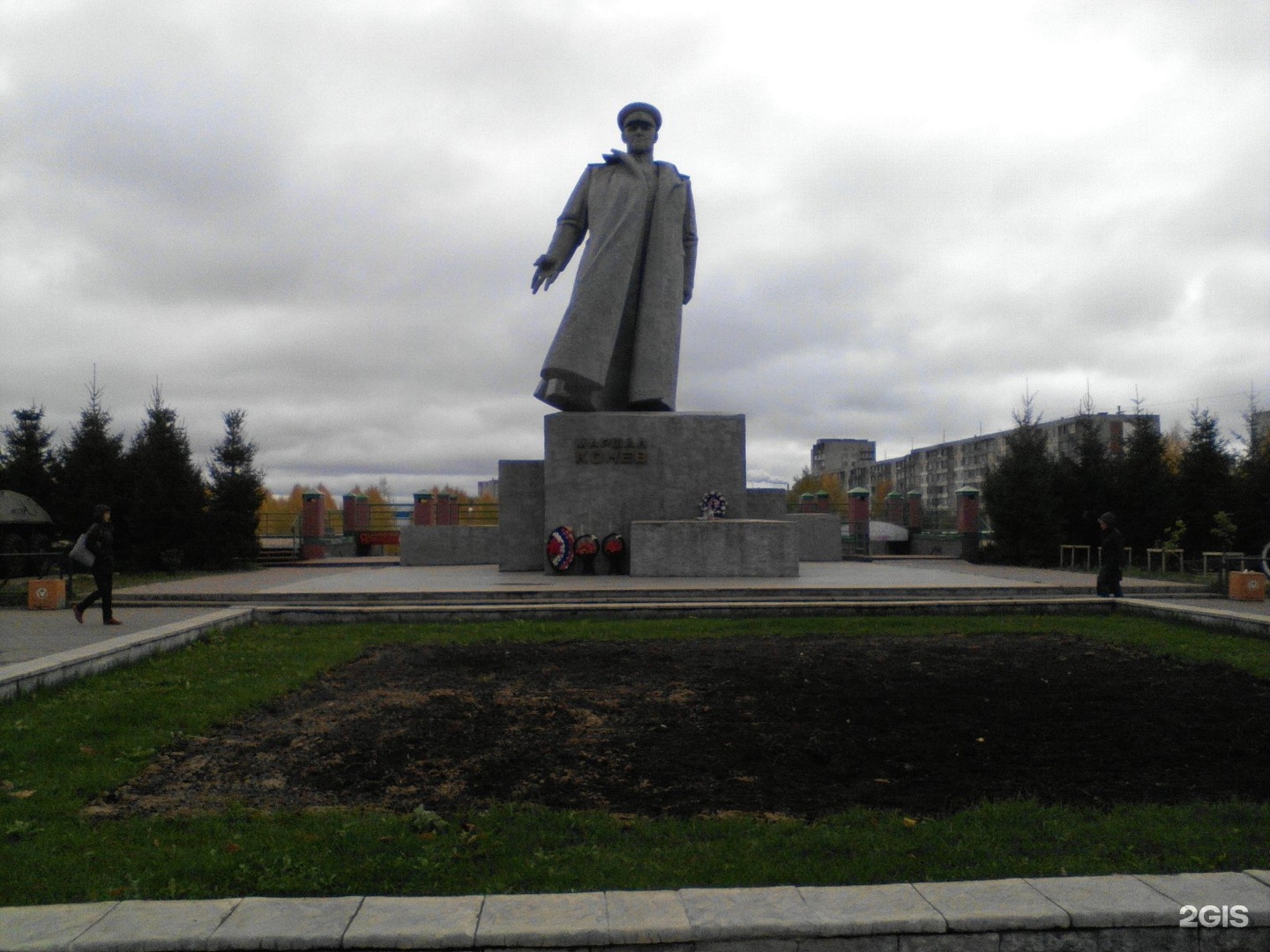 Конева киров. Памятник маршалу Коневу Киров. Памятник Конева в Кирове. Маршал Конев Киров памятник. Маршала Конева памятник.